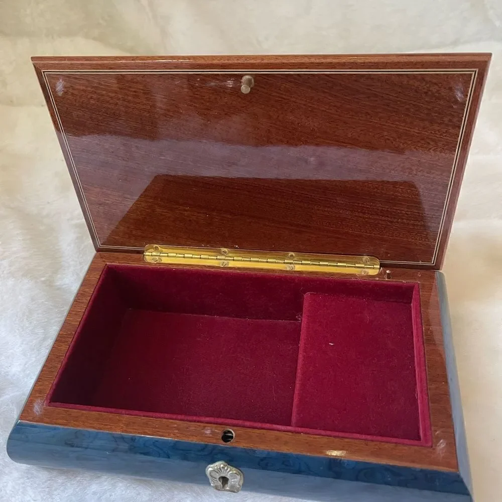 Vintage Romance high gloss Navy Blue inlaid musical jewelry box made in… - Picture 13 of 13